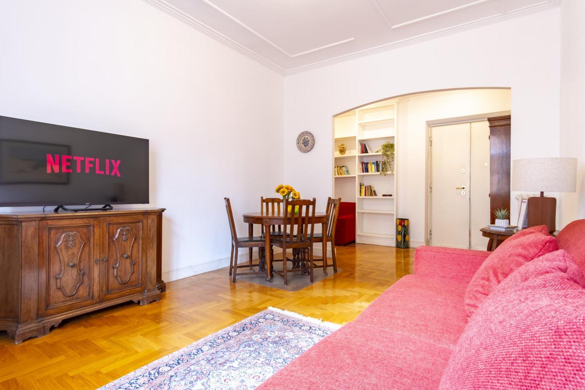 Elegantis Solinda - Easily Get To The Historic Center, Metro, Tram And Bus Are Nearby Apartamento